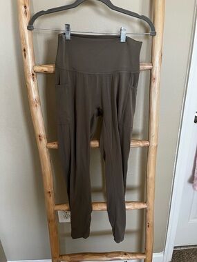 Paragon High-Waist Tan Active Leggings with Side Pockets